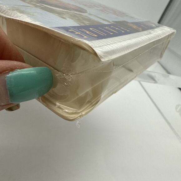 Far From Home: The Adventures of Yellow Dog (VHS, 1995) NEW SEALED Clam Shell - Picture 10 of 12